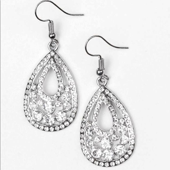 paparazzi Jewelry - Sparkling Stardom - White Earrings